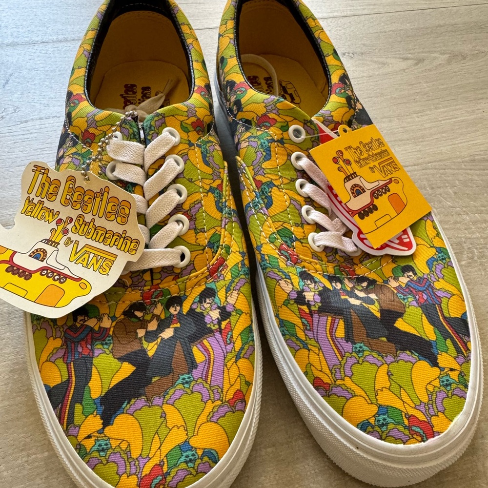 VANS THE BEATLES Yellow Submarine Garden Shoe (NWT)
Size 9